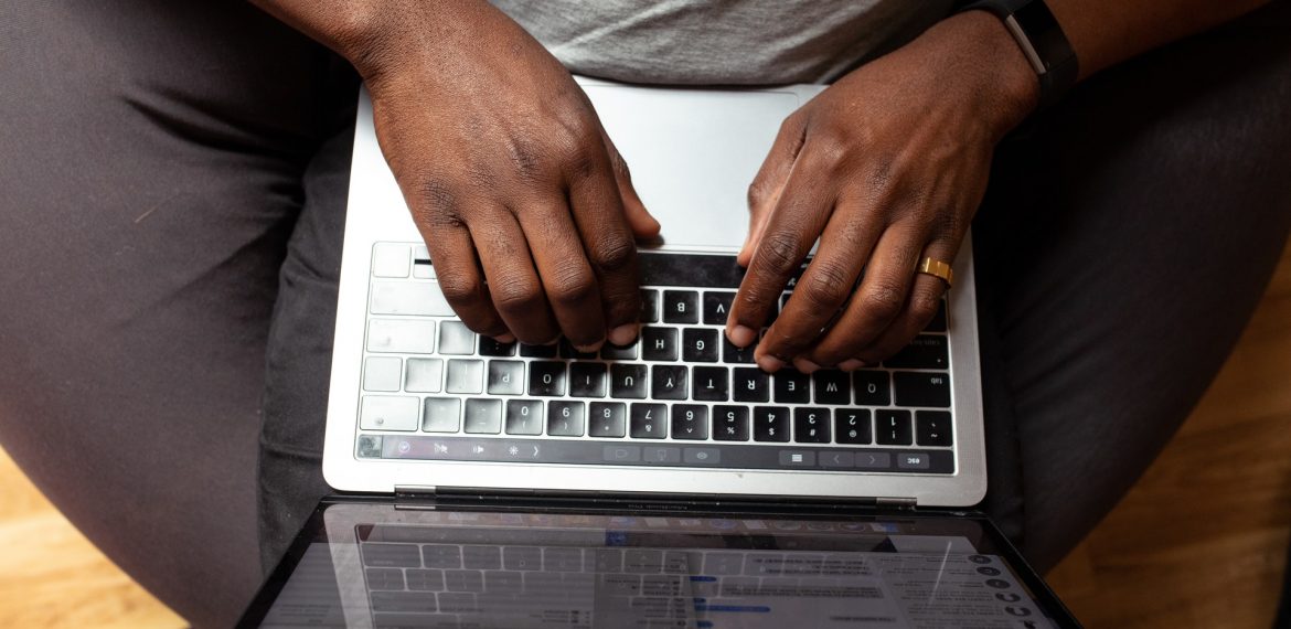 man-typing-on-his-laptop-3027515 (1)